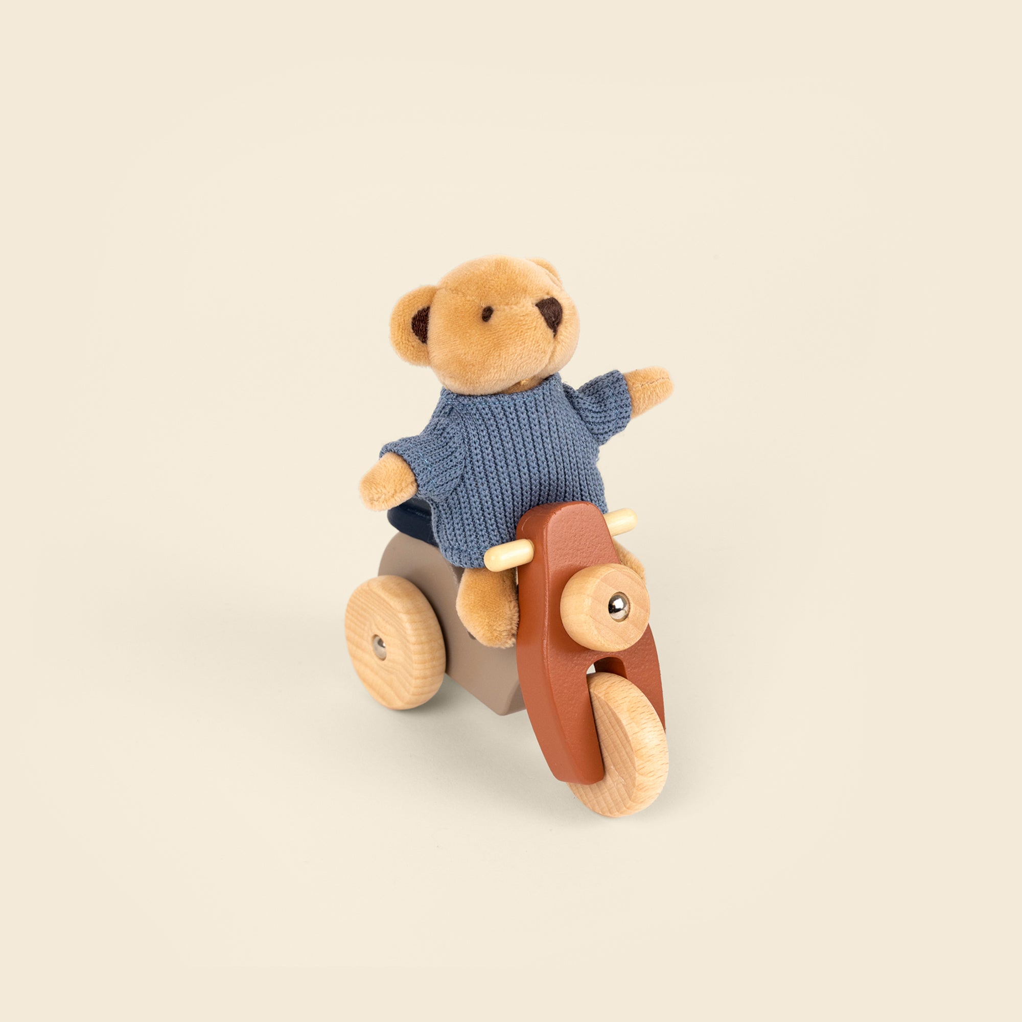 Alexis the Bear on a Vespa | Mini Friends | Egmont Toys