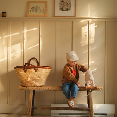 Child with goose lamp