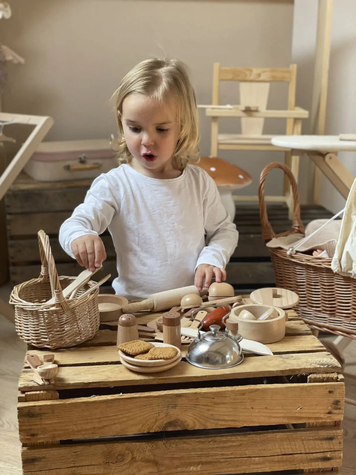 COOKING SET IN A CASE