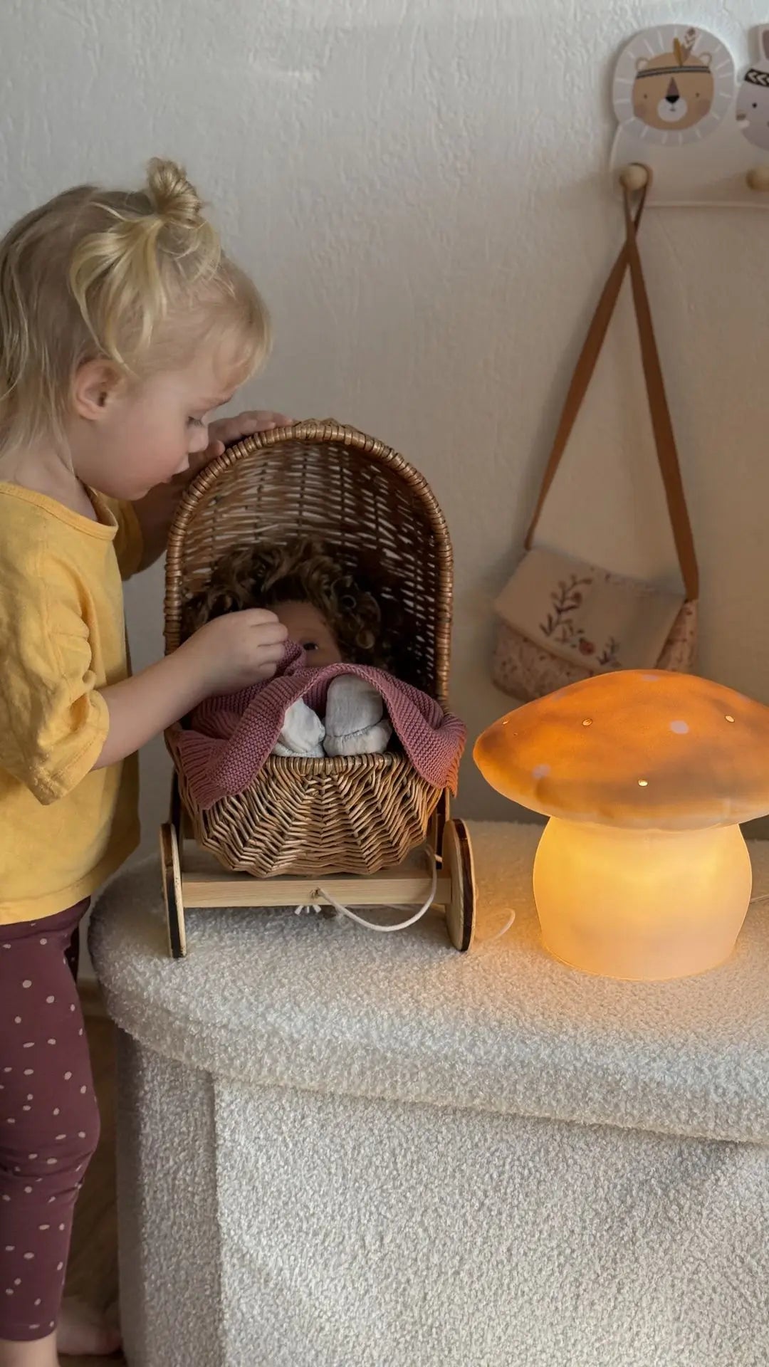 SMALL WICKER PRAM