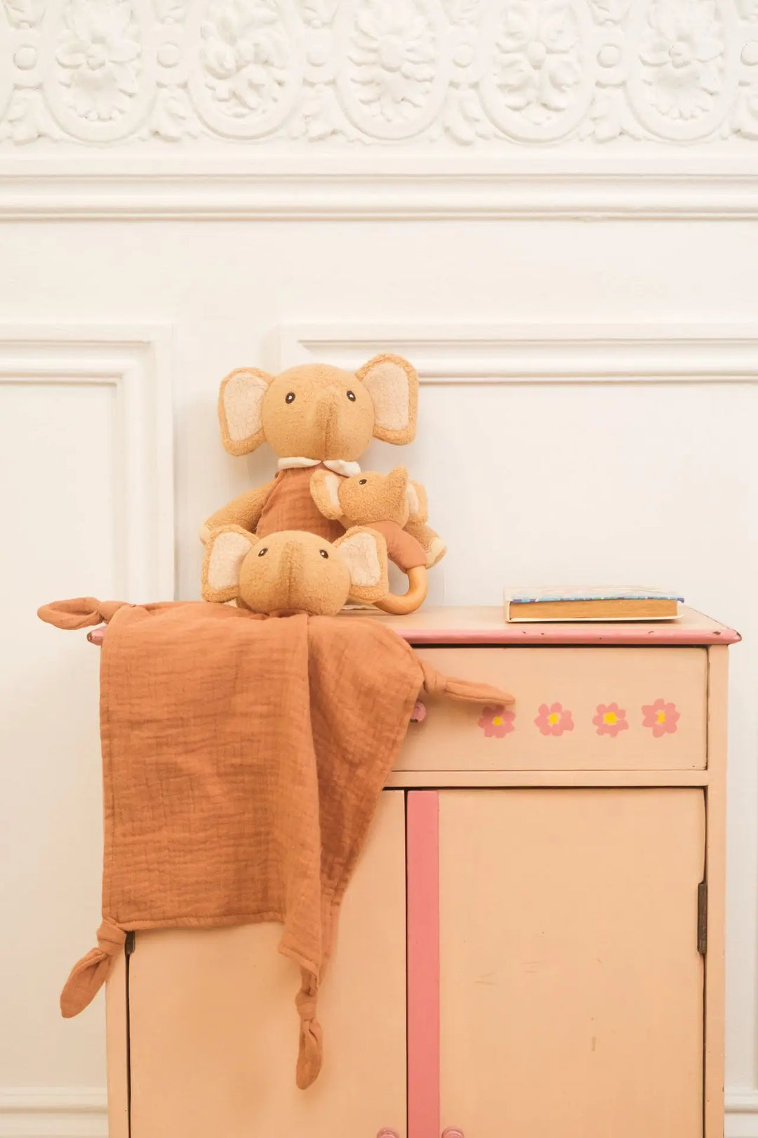 Coffret cadeau Ollie l'éléphant : doudou et hochet