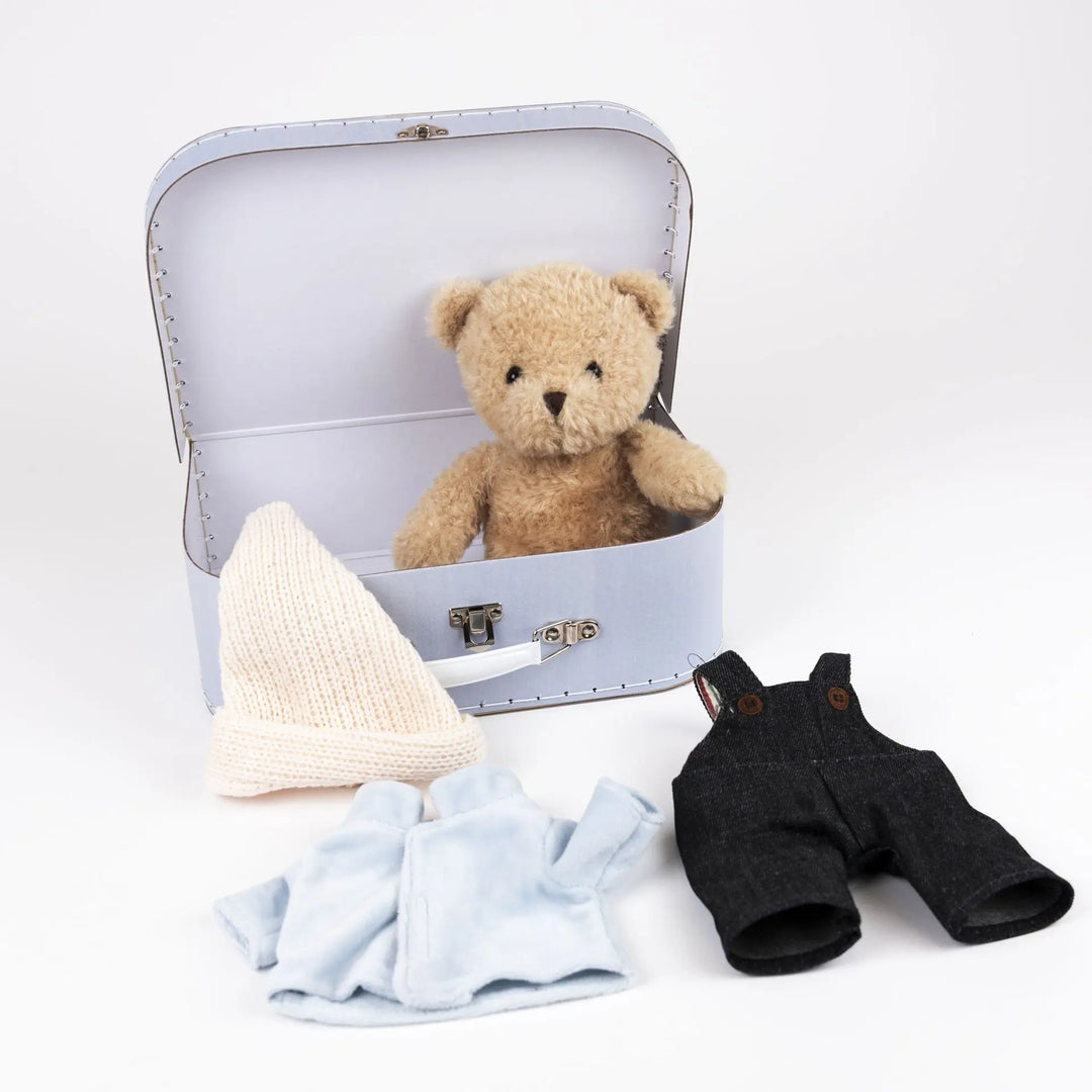 MORRIS WITH CLOTHES IN A CASE