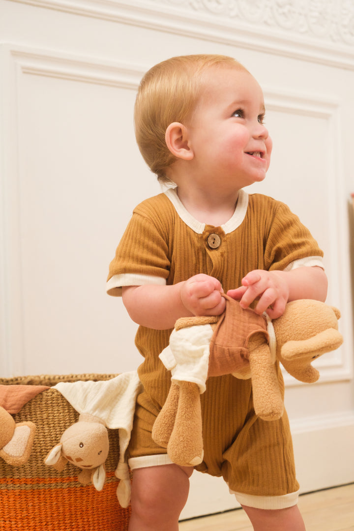 Leonie the giraffe doudou
