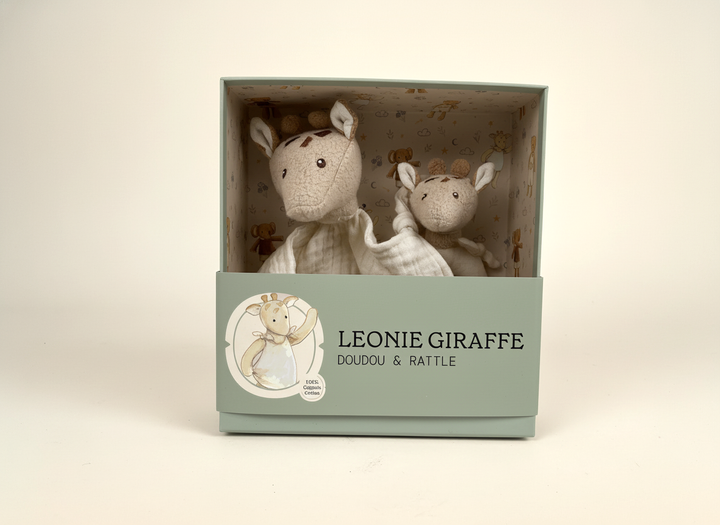 Leonie giraffe gift pack in packaging