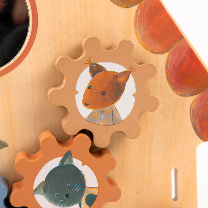 Tableau d'activités bébé en bois