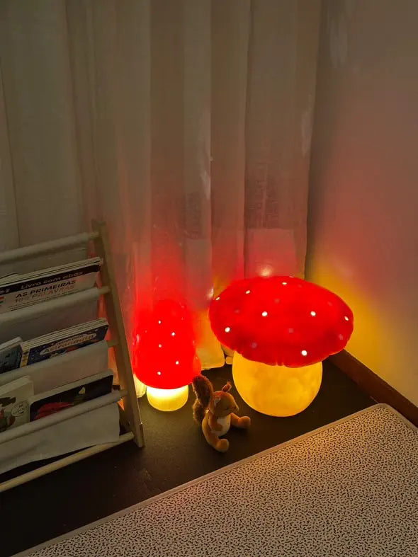 LAMP MUSHROOM MEDIUM RED