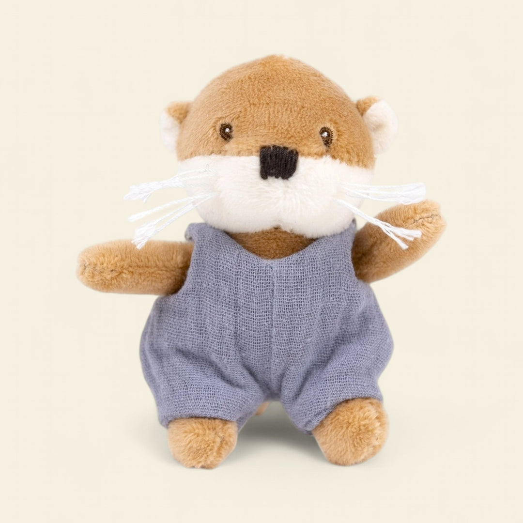 Zélie the Otter miniature