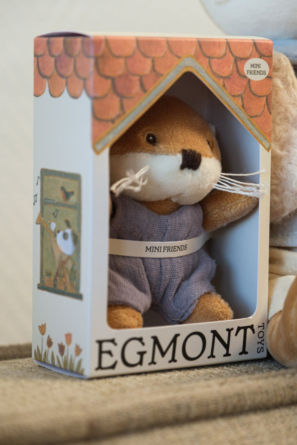 Zélie the Otter miniature
