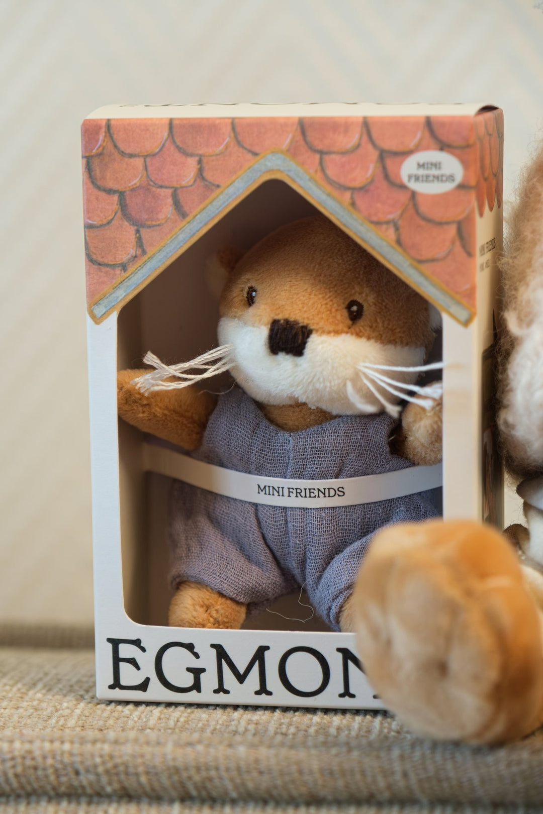 Zélie the Otter miniature