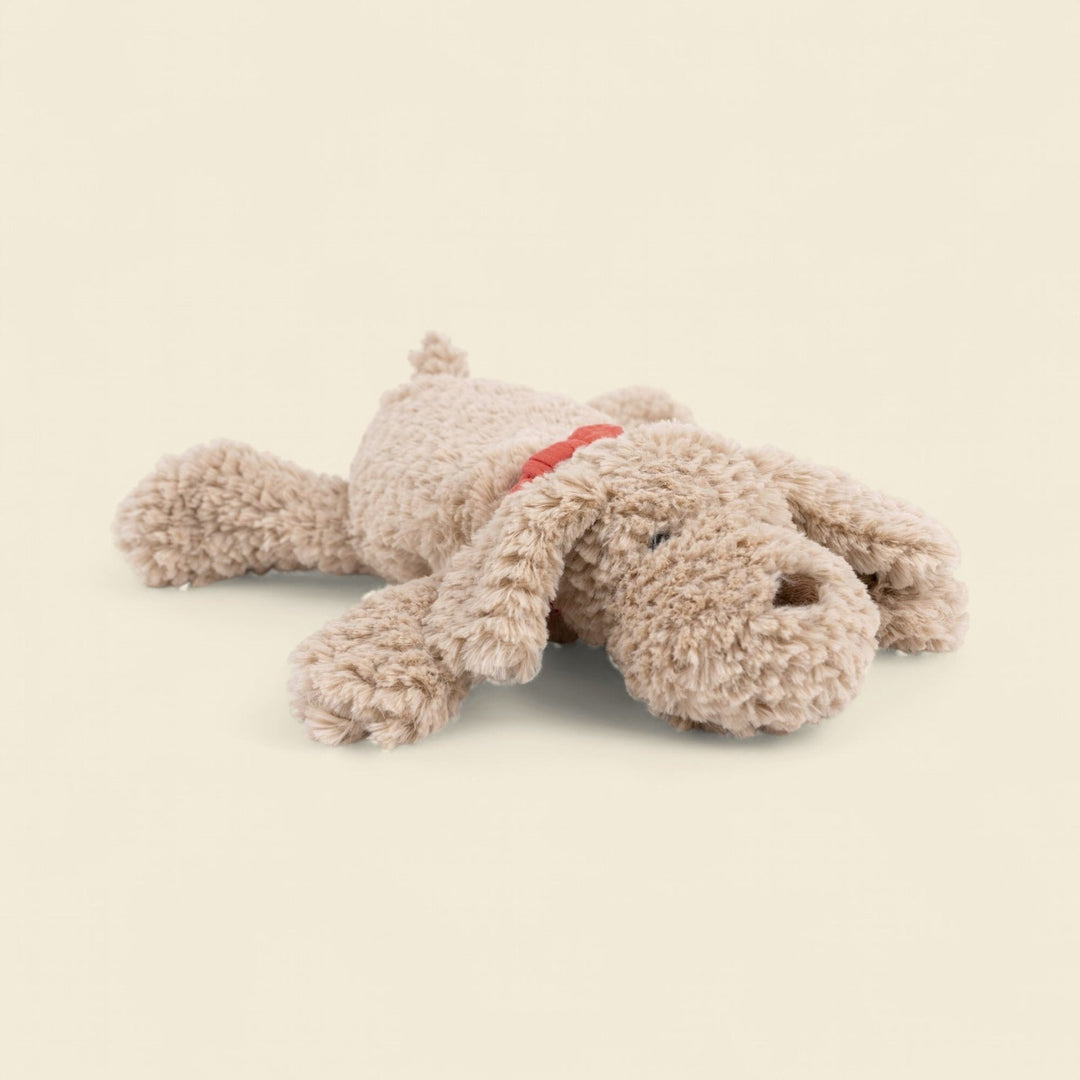 Gabi der liegende Hund (mittel)