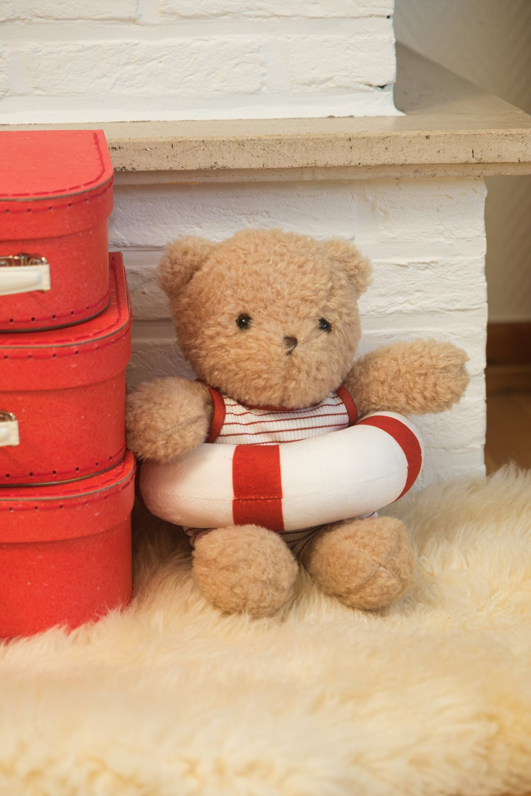 Swimmer bear, gift box
