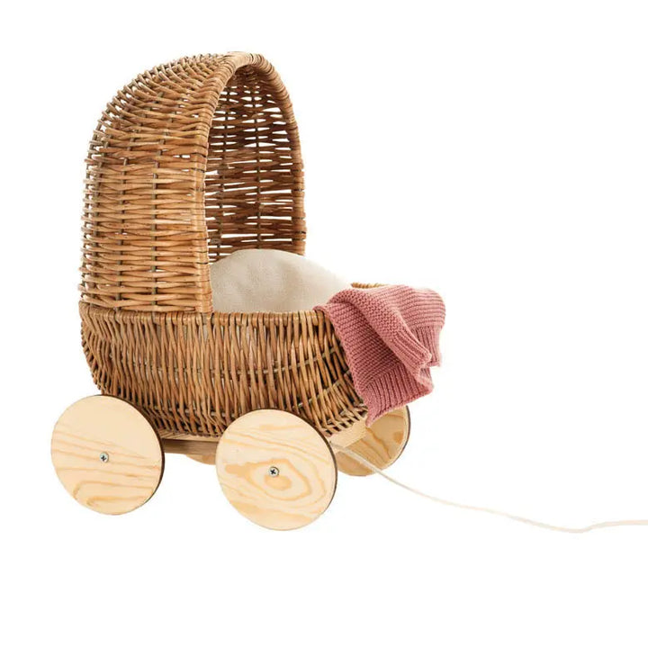 SMALL WICKER PRAM