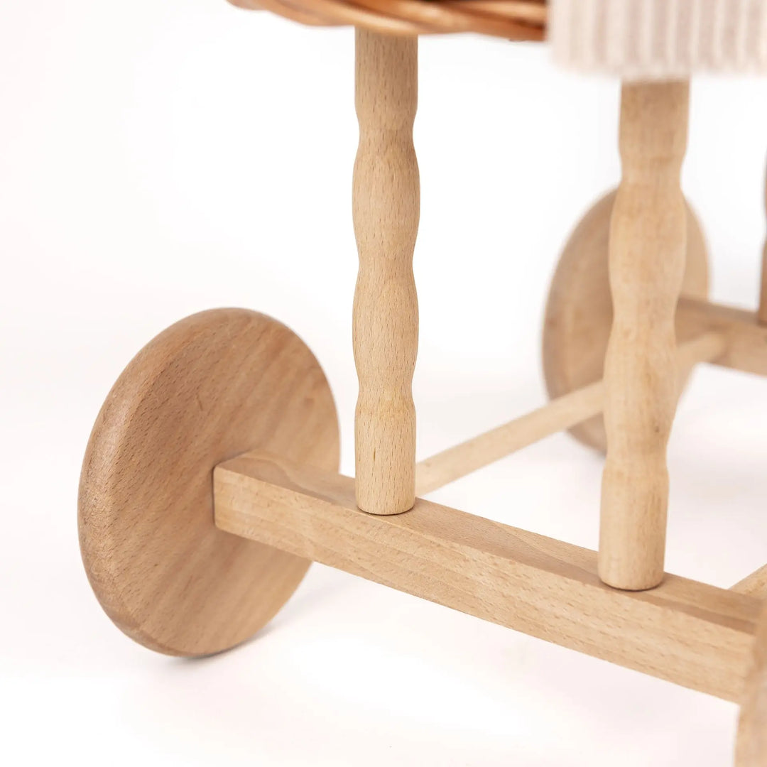 PRAM WICKER EGGSHELL