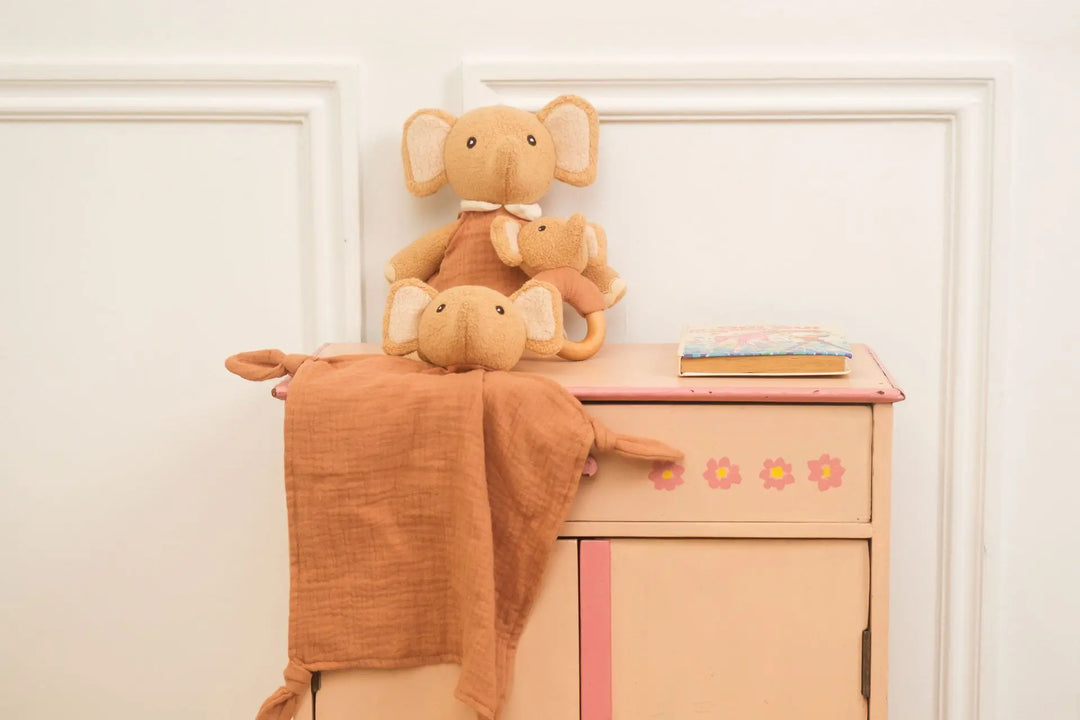 Coffret cadeau Ollie l'éléphant : doudou et hochet
