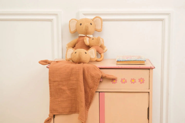 Coffret cadeau Ollie l'éléphant : doudou et hochet