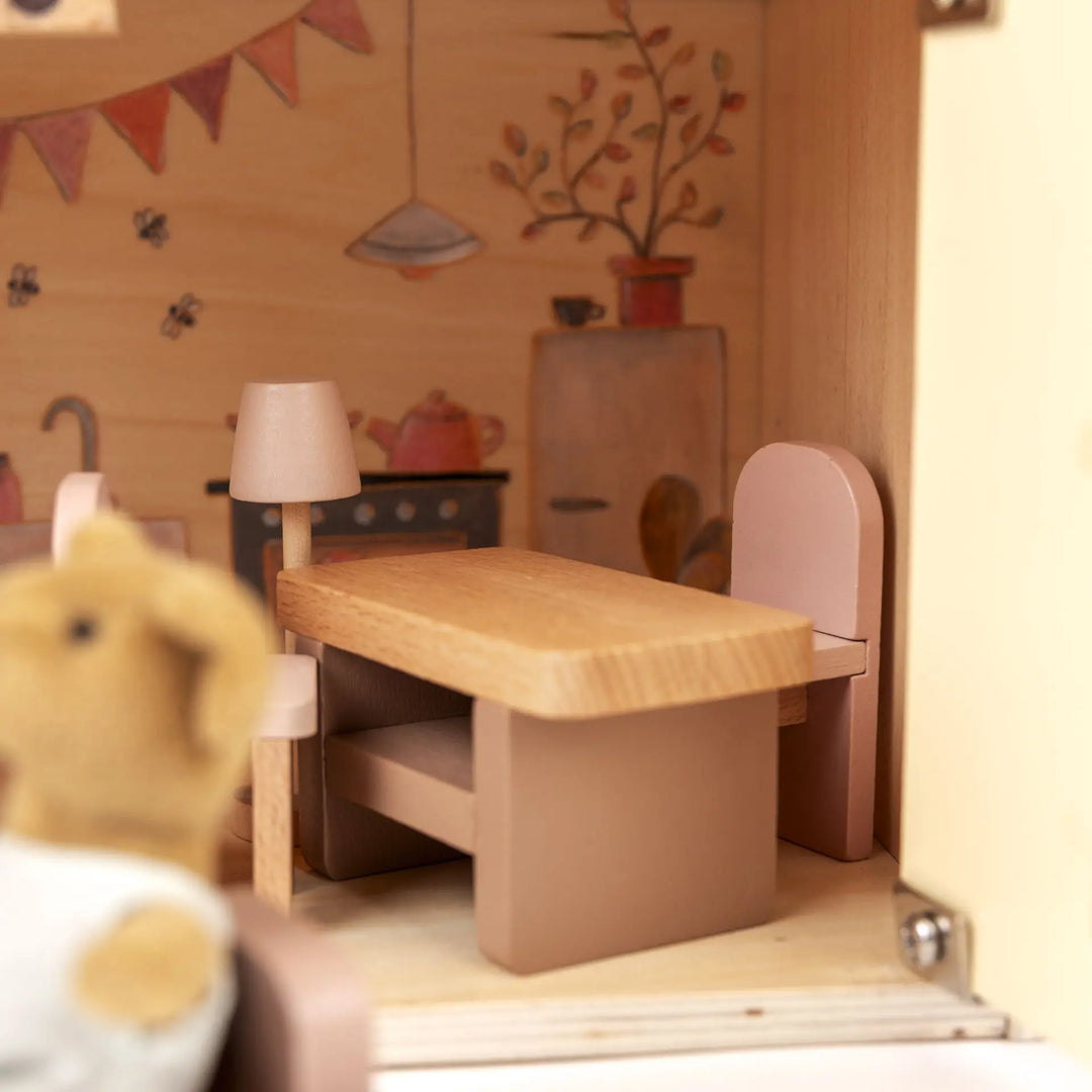 DOLL HOUSE WITH BEARS