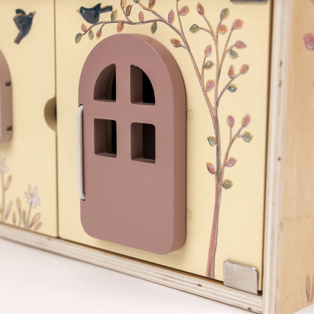DOLL HOUSE WITH BEARS