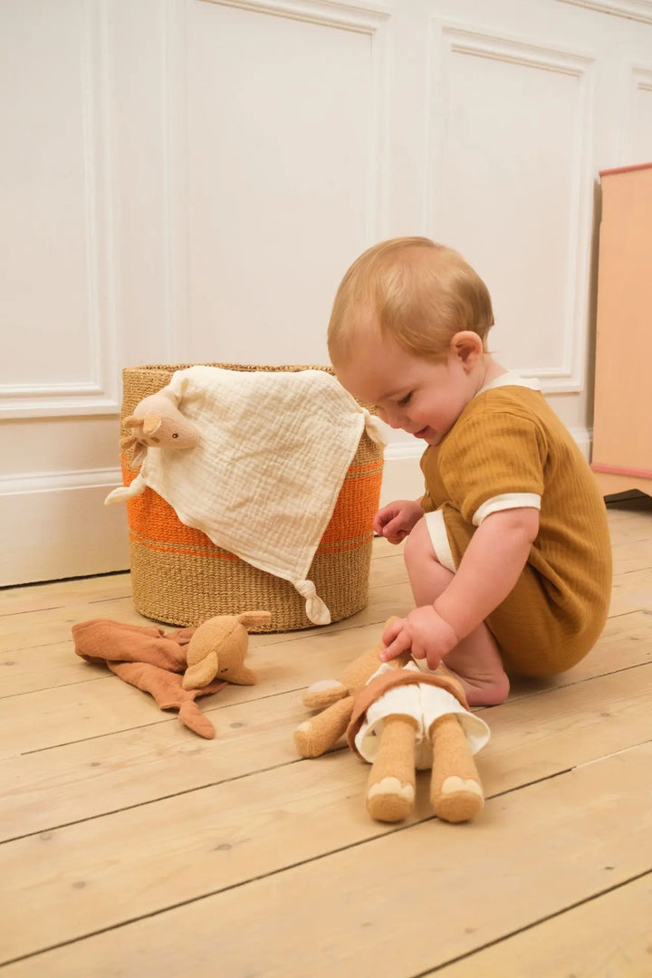 Leonie the giraffe doudou and rattle gift set