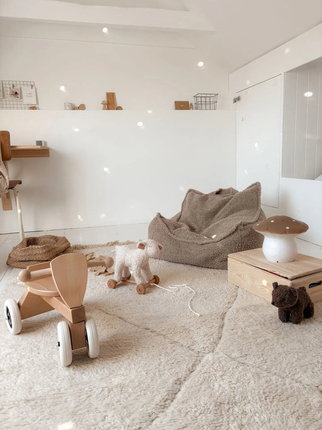 WOODEN SIT AND RIDE