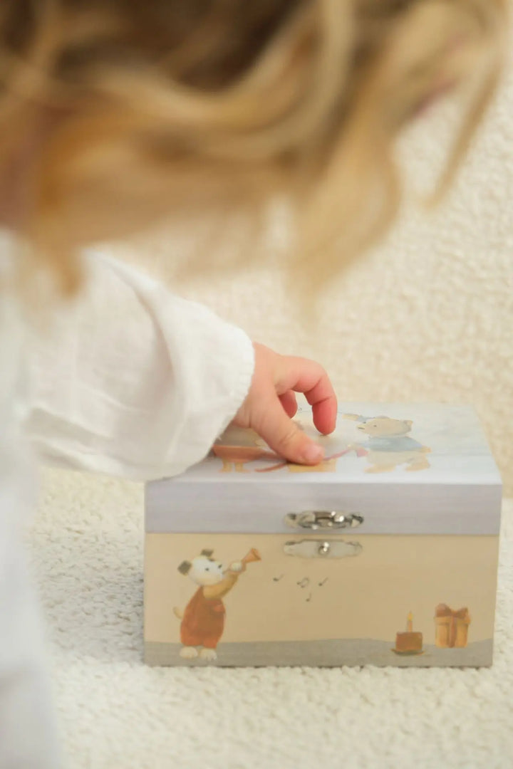 MUSICAL JEWELRY BOX FRIENDS