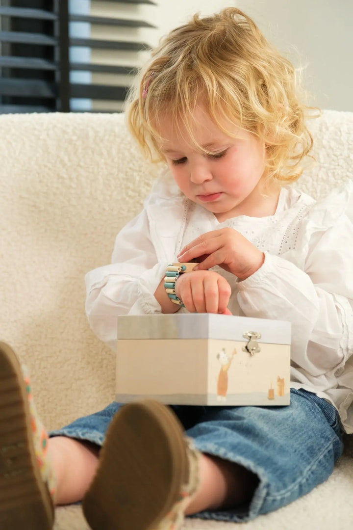MUSICAL JEWELRY BOX FRIENDS