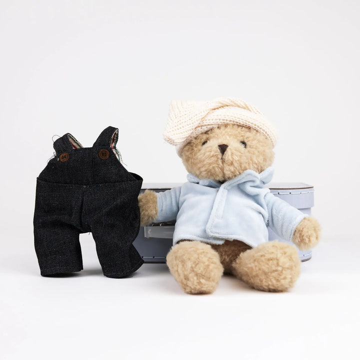 MORRIS WITH CLOTHES IN A CASE