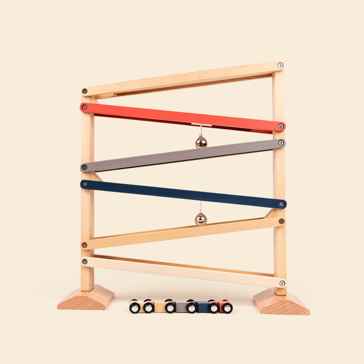 Jeu de toboggan avec voitures et clochette