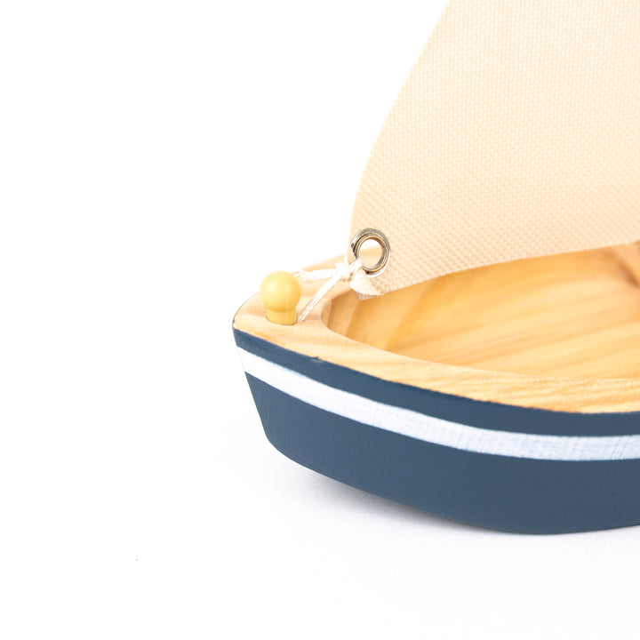 Malo le chat dans une barque