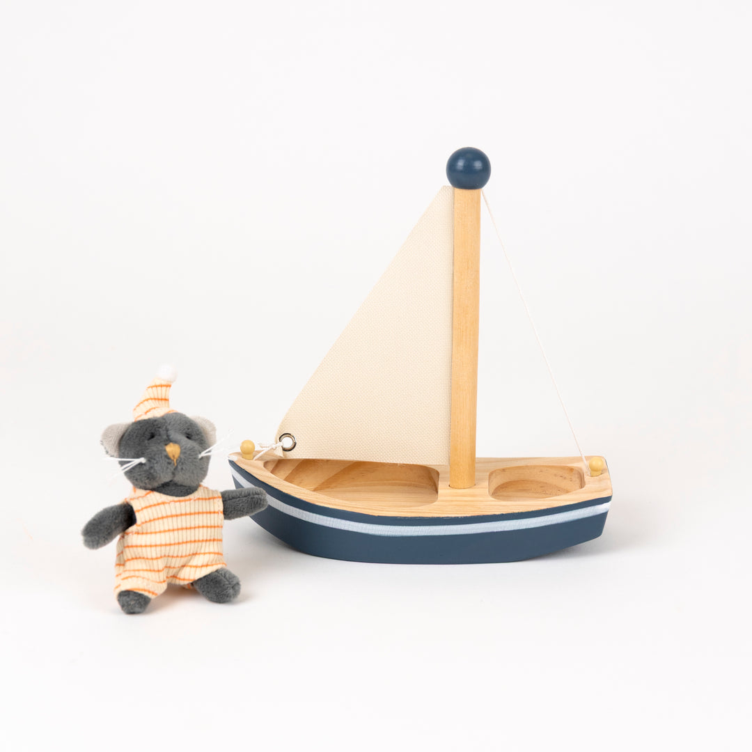 Malo le chat dans une barque