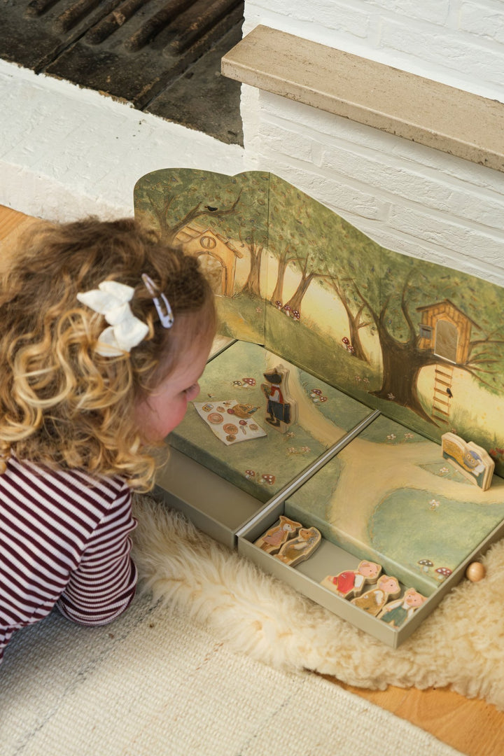 Fairy tales game with wooden figurines