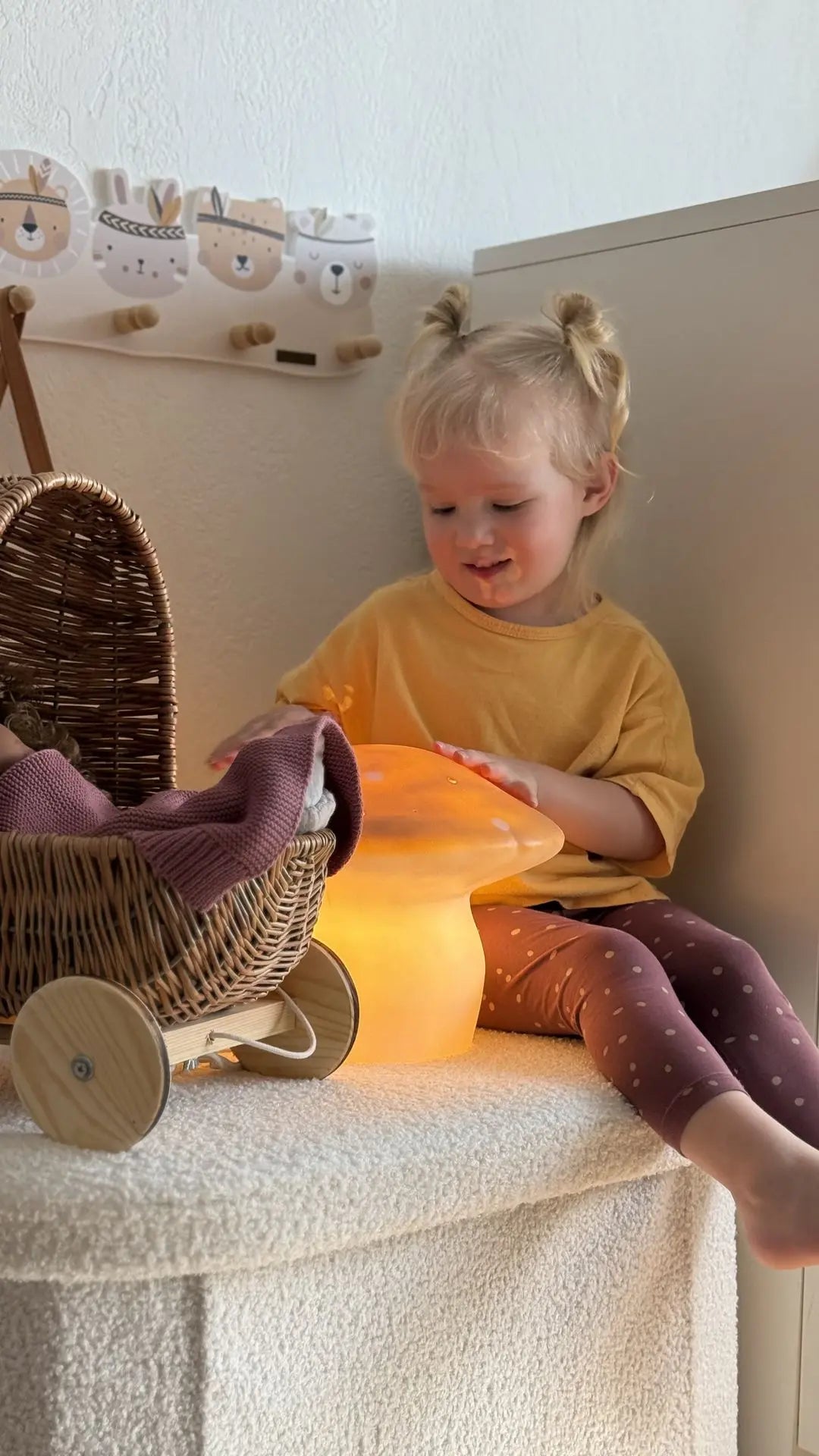 SMALL WICKER PRAM