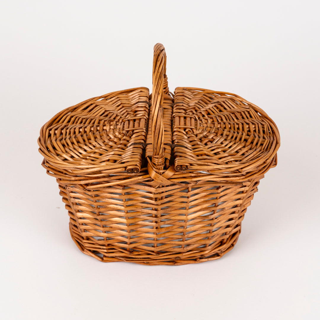 Friends tin tea set in a basket