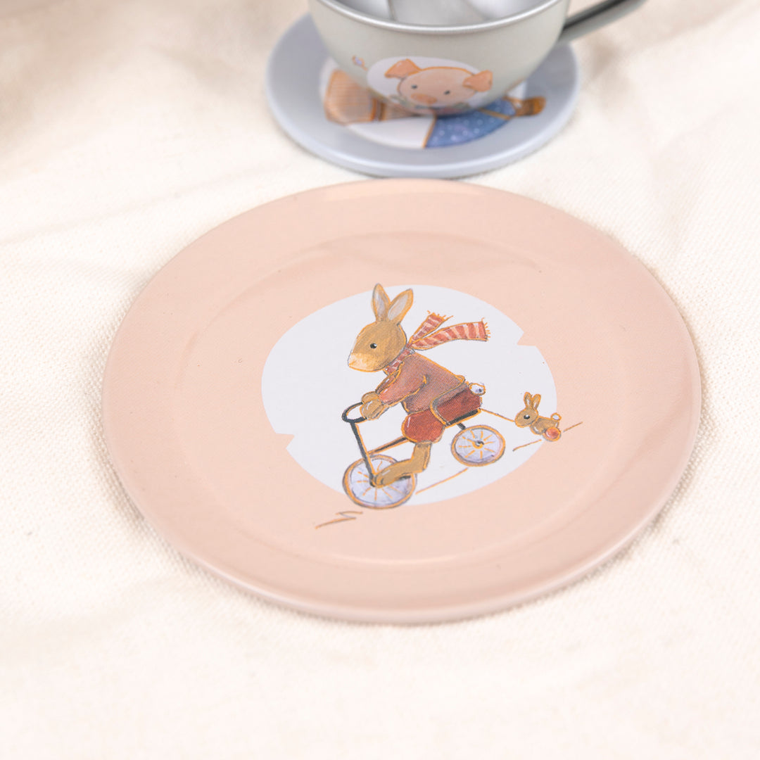 Friends tin tea set in a basket
