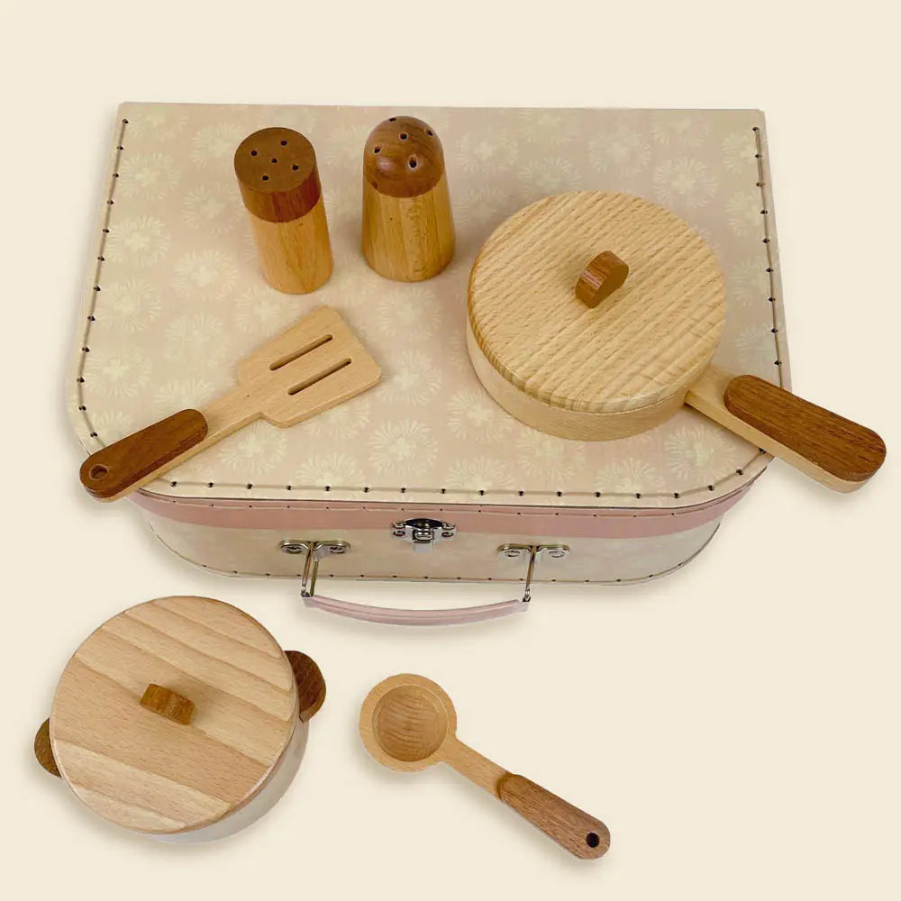COOKING SET IN A CASE