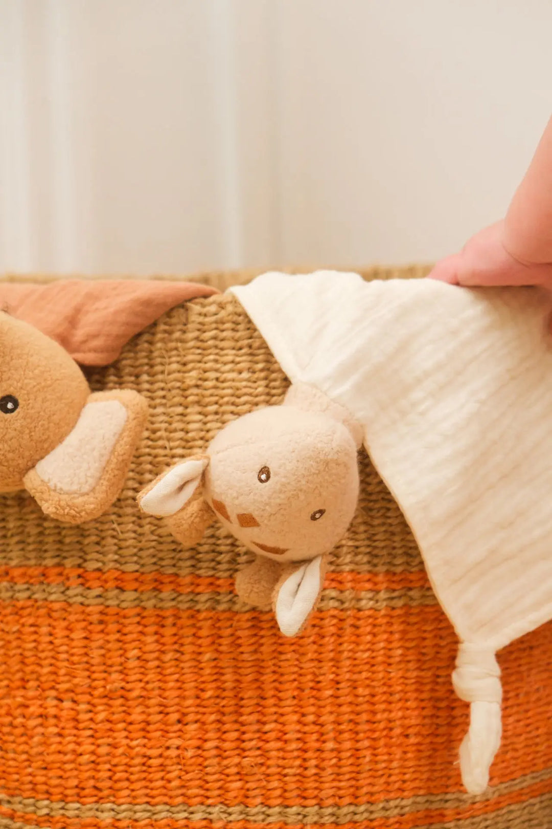 Leonie the giraffe doudou and rattle gift set
