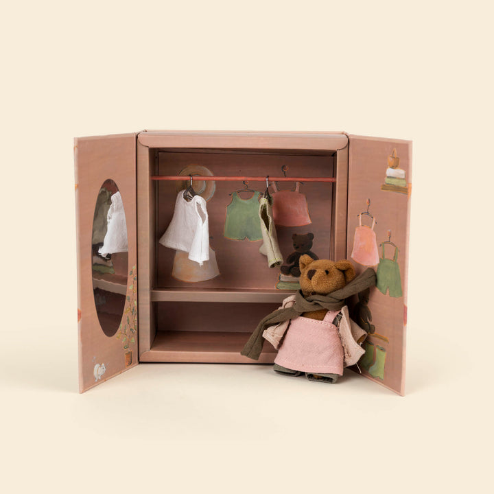 WARDROBE WITH BEAR