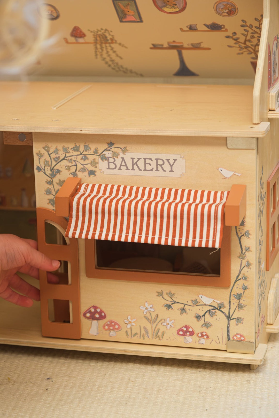Coffee house and bakery with miniature friends