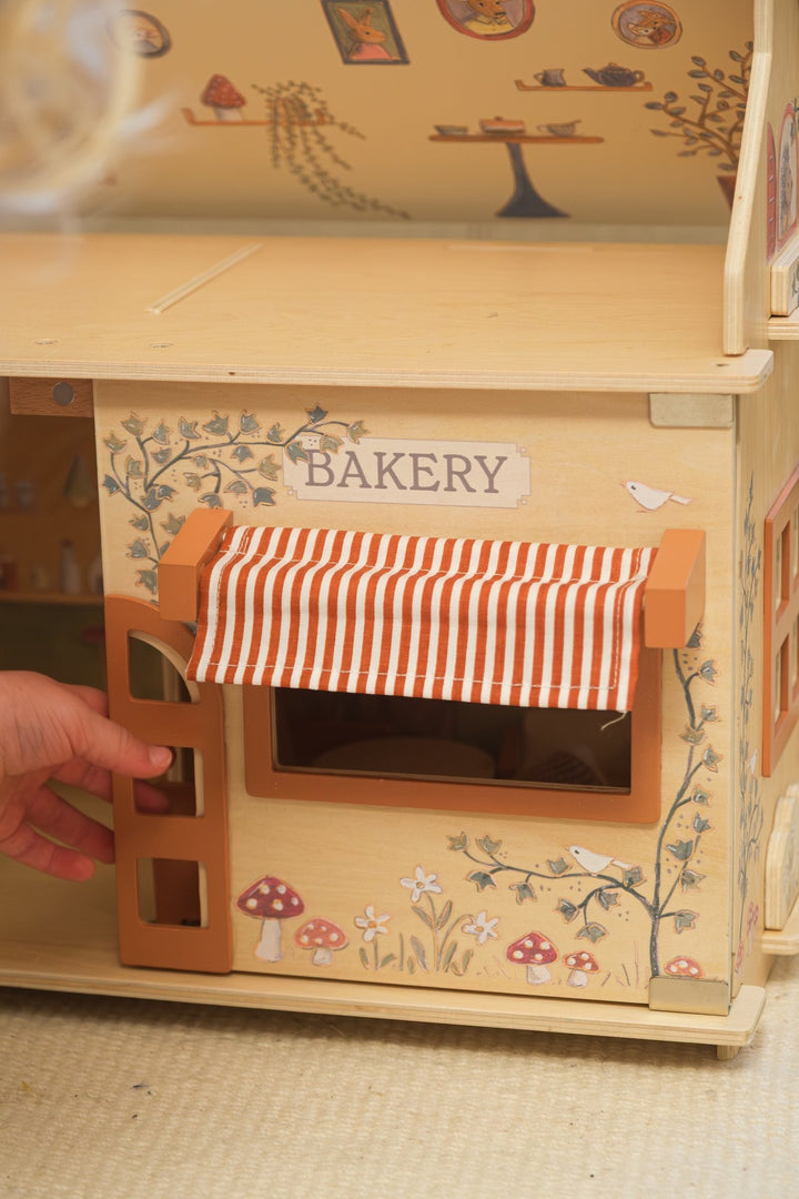 Coffee house and bakery with miniature friends