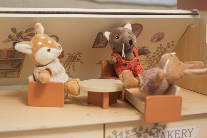 Coffee house and bakery with miniature friends