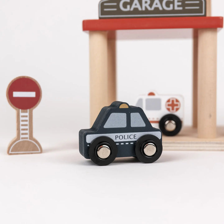 GARAGE WITH CARS