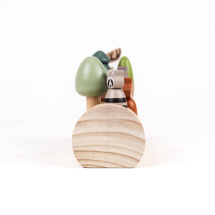 FOREST ANIMALS IN A LOG