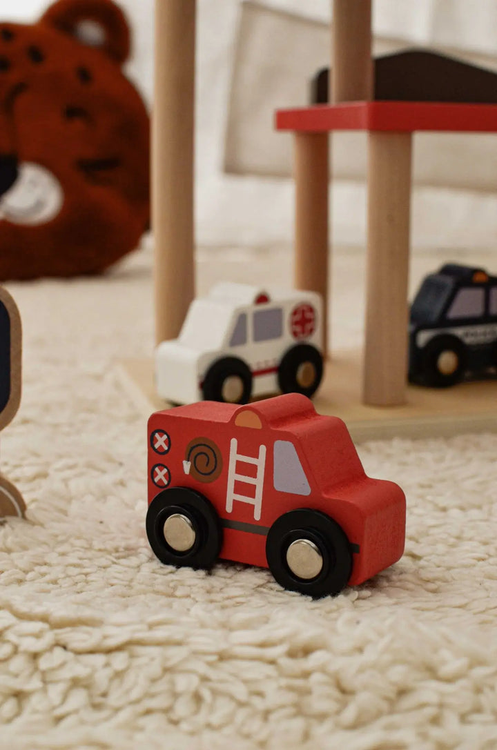 GARAGE WITH CARS
