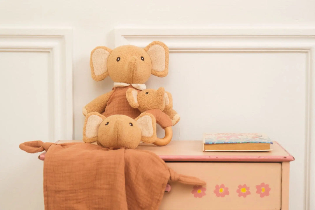 Coffret cadeau Ollie l'éléphant : doudou et hochet