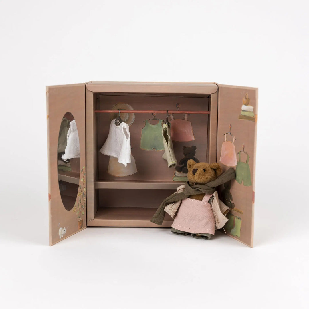 WARDROBE WITH BEAR
