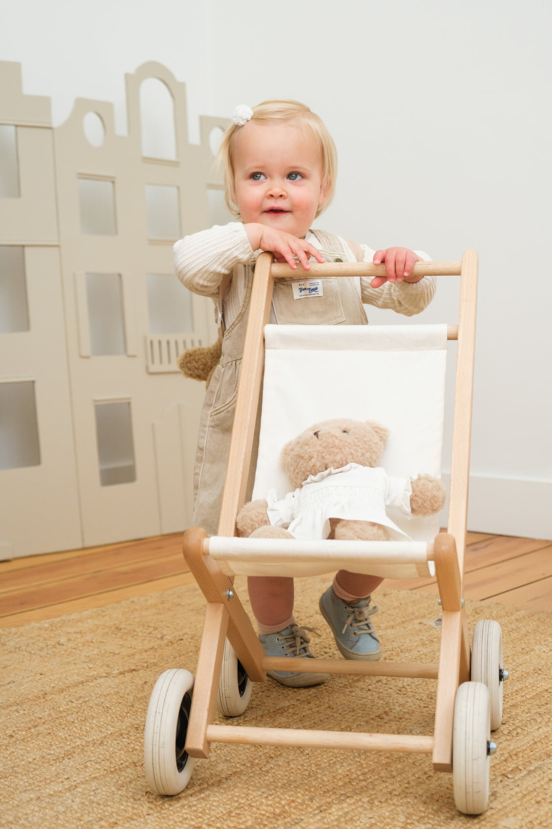 WOODEN BUGGY WITH NATURAL