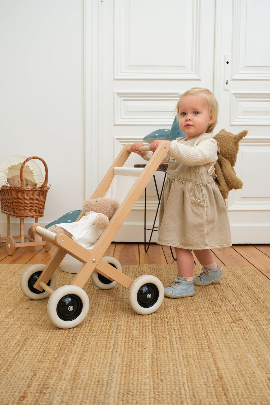 WOODEN BUGGY WITH NATURAL