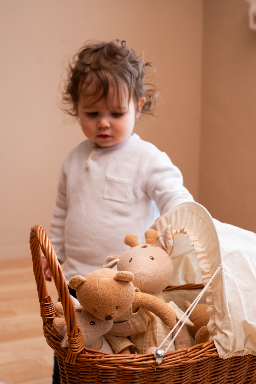 PRAM WICKER EGGSHELL