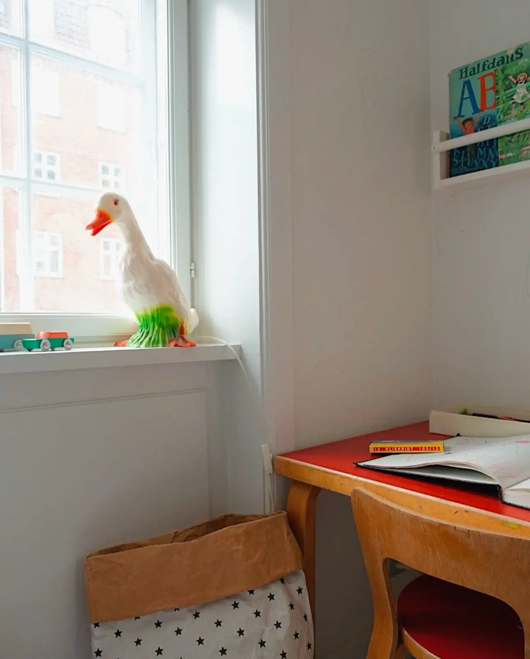 LAMP DUCK