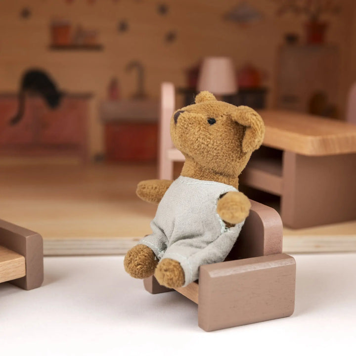 DOLL HOUSE WITH BEARS