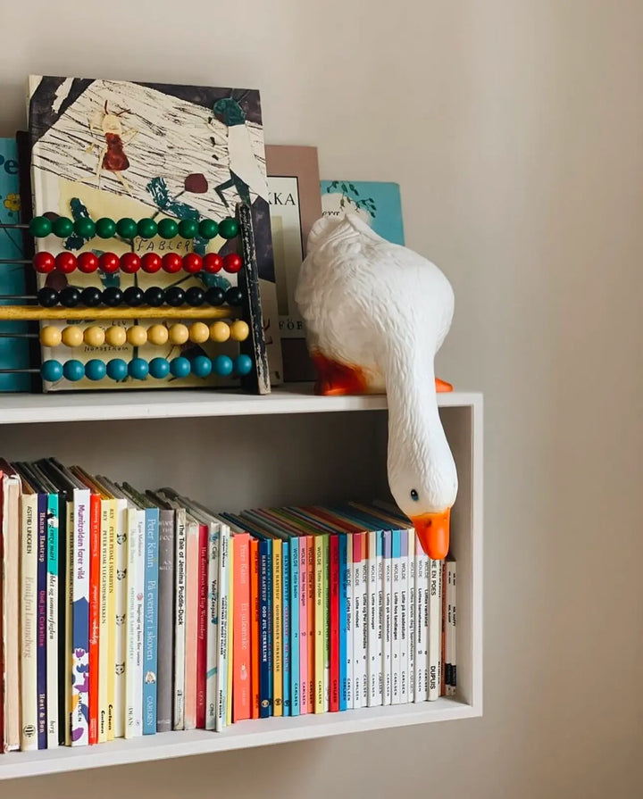 LAMP DUCK LOOKING DOWN